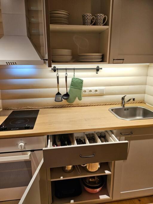 Hébergement de vacances 2-bedroom, Fenced Yard, Sauna, 10 Min To Pärnu